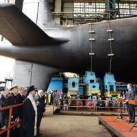 Vladimir Putin i Dmitrij Medvedev na puštanju u upotrebu nuklearne podmornice u Severodvinsku