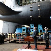 Vladimir Putin i Dmitrij Medvedev na puštanju u upotrebu nuklearne podmornice u Severodvinsku