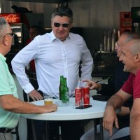 Predsjednički kandidat Zoran Milanović posjetio manifestaciju Novogradiško glazbeno ljeto