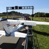Mali sportski zrakoplov prisilno sletio na autocestu A6