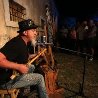 Baška: Izložba unikatnih cigar box gitara "Smoothead"