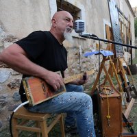 Baška: Izložba unikatnih cigar box gitara "Smoothead"
