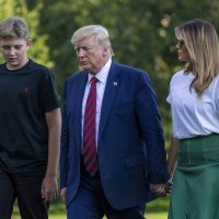 Donald, Barron i Melania Trump vraćaju se u Bijelu kuću s Viktorom i Amalijom Knavs