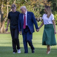 Donald, Barron i Melania Trump vraćaju se u Bijelu kuću s Viktorom i Amalijom Knavs