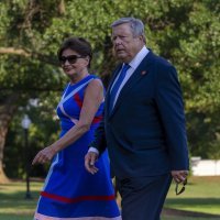 Donald, Barron i Melania Trump vraćaju se u Bijelu kuću s Viktorom i Amalijom Knavs