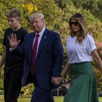 Donald, Barron i Melania Trump vraćaju se u Bijelu kuću s Viktorom i Amalijom Knavs