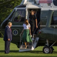 Donald, Barron i Melania Trump vraćaju se u Bijelu kuću s Viktorom i Amalijom Knavs