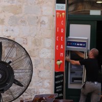 Počelo uklanjanje bankomata iz povijesne jezgre Dubrovnika