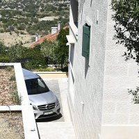 Nekretnina Lovre Kuščevića u Malinskoj kod Milne