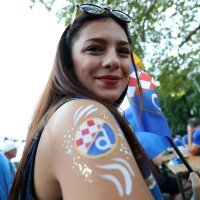 Dinamovi navijači i navijačice ispred Maksimira