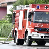 Zagreb: Vatrogasci na intervenciji u Ježdovcu, gdje je grom uzrokovao požar