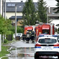 Zagreb: Vatrogasci na intervenciji u Ježdovcu, gdje je grom uzrokovao požar