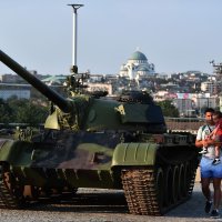 Stari JNA tenk T-55 postavljen je ispred stadiona Rajko Mitić