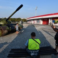 Stari JNA tenk T-55 postavljen je ispred stadiona Rajko Mitić