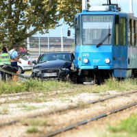 Sudar tramvaja i automobila u Zagrebu