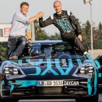 Stefan Weckbach, potpredsjednik proizvodne linije Taycan i Lars Kern, testni vozač