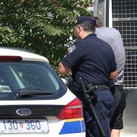 Privođenje osumnjičenih za napad u Uzdolju