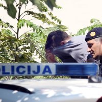 Privođenje osumnjičenih za napad u Uzdolju