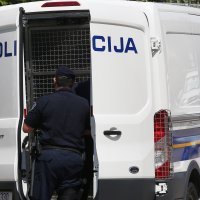 Privođenje osumnjičenih za napad u Uzdolju