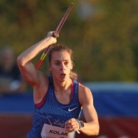 Sara Kolak baca koplje