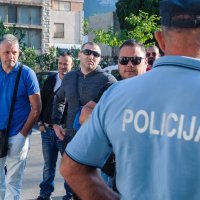 Kaštelanski taksisti daju podršku Silviju Kneževiću pred prekršajnim sudom