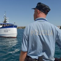 Talijanski ribarski brod Mario LC dovežen je u zadarsku luku