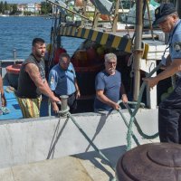 Talijanski ribarski brod Mario LC dovežen je u zadarsku luku