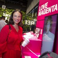 Ljupka Gojić Mikić u razgledavanju linije proizvoda Love Magenta