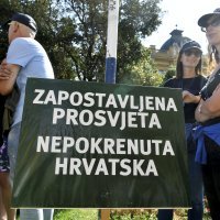 Prosvjedna povorka prosvjetnih radnika krenula prema Markovu trgu