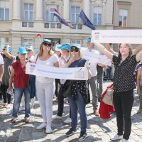 Učitelji i nastavnici prosvjeduju na Markovu trgu