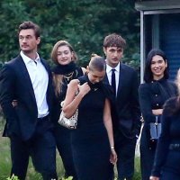 Gigi Hadid i Tyler Cameron, Bella Hadid, Dua Lipa i Anwar Hadid