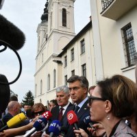 Premijer posjetio samostan u Tolisi i potpisao ugovore s korisnicima potpora Vlade RH