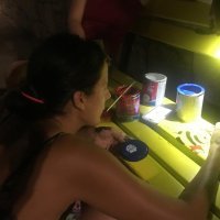 Noćno oslikavanje klupa u Vranjicu