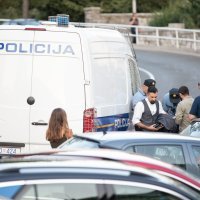 Uoči otvorenja izložbe bilo je posla za policiju