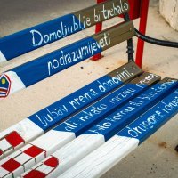 Oslikane klupe u Vranjicu