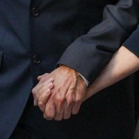 Felicity Huffman izlazi iz zgrade suda sa suprugom, glumcem Williamom H. Macyjem