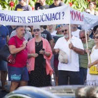 Split: Mirni prosvjed stanara Bačvica zbog regulacije prometa kroz trajektnu luku