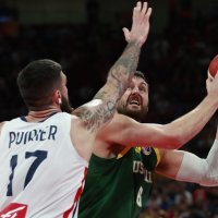 Francuska (Vincent Poirier) - Australija (Andrew Bogut)