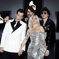 Mark Ronson, Andrew Wyatt, Lady Gaga i Anthony Rossomando na dodjeli Grammyja