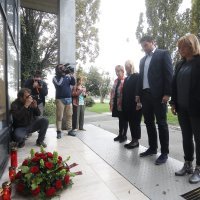 Davor Bernardić položio cvijeće za Nacionalni dan borbe protiv nasilja nad ženama