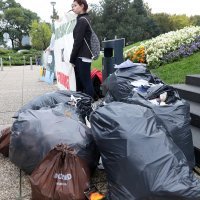 Performans aktivista Zelene akcije na Trgu Stjepana Radića