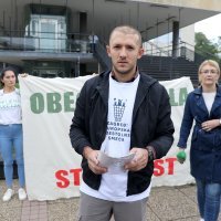 Performans aktivista Zelene akcije na Trgu Stjepana Radića