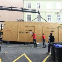 Postavljanje stakla na vilu Ante Vlahovića u Zagrebu