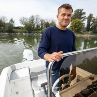 Osječanin Igor Živković čamcem vozi turiste po Dravi