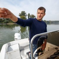 Osječanin Igor Živković čamcem vozi turiste po Dravi