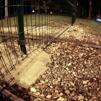 Obitelj postavila ogradu preko tramvajske pruge na okretištu u Prečkom
