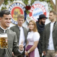 Igrači Bayerna sa suprugama i djevojkama uživaju na Oktoberfestu