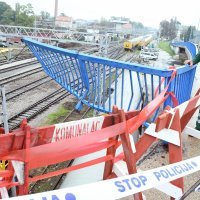 Sisak: Vozač automobila probio ogradu mosta i pao na željezničku prugu
