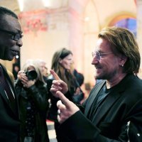 Senegalski pjevač Youssou N'dour i Bono