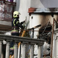 Rijeka: Vatrogasci gase požar koji je izbio na obiteljskoj kući